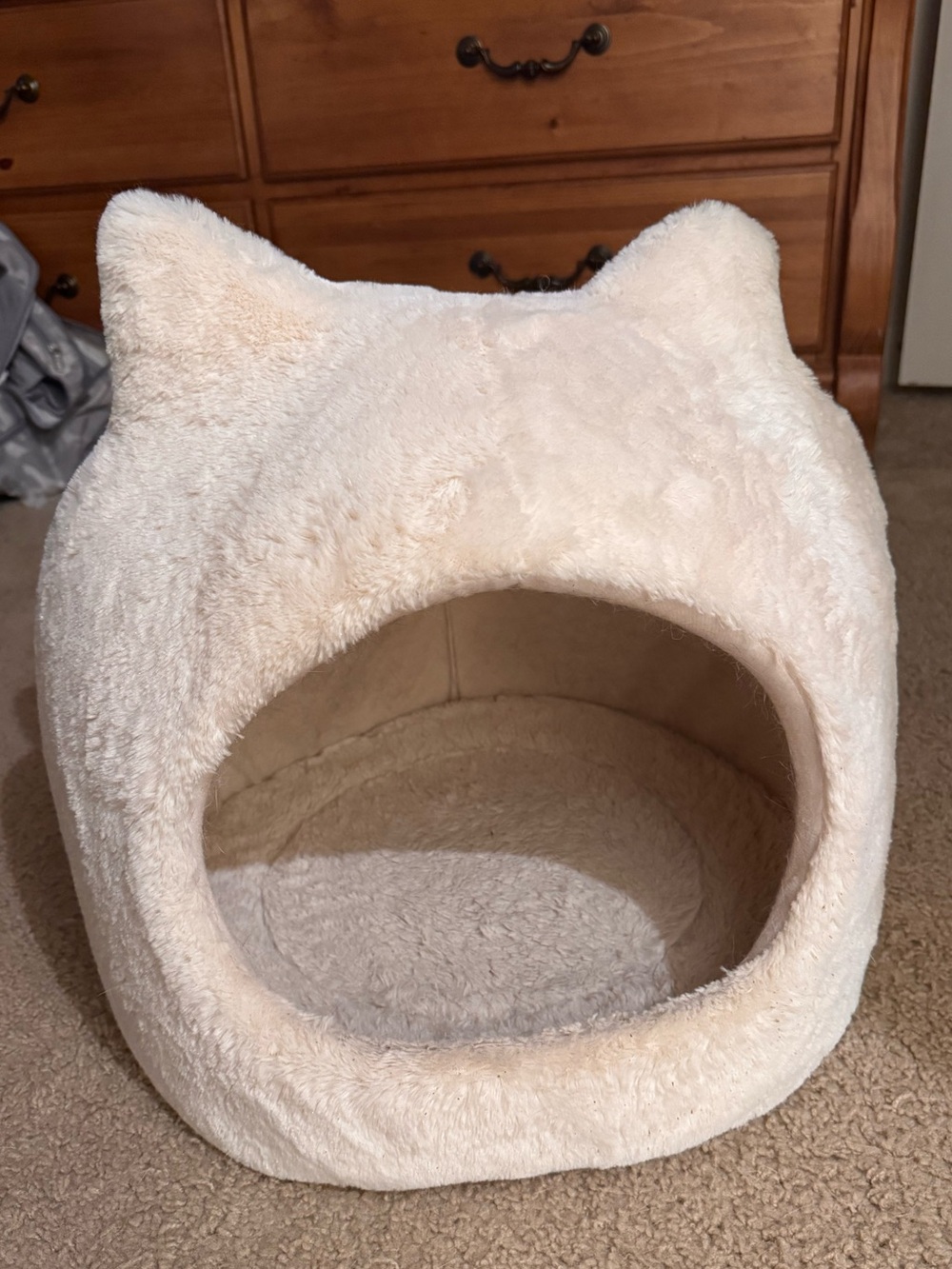 Plush Cream Cat Cave Bed - Cozy Pet Hideaway
